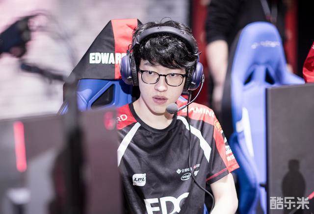 他在最后两 他在最后两