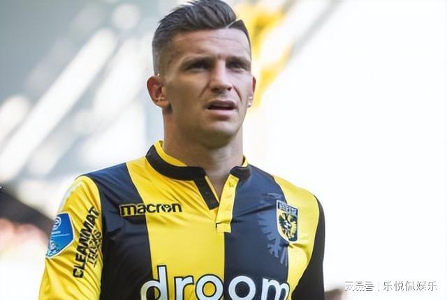 成了某個初 成了某個初